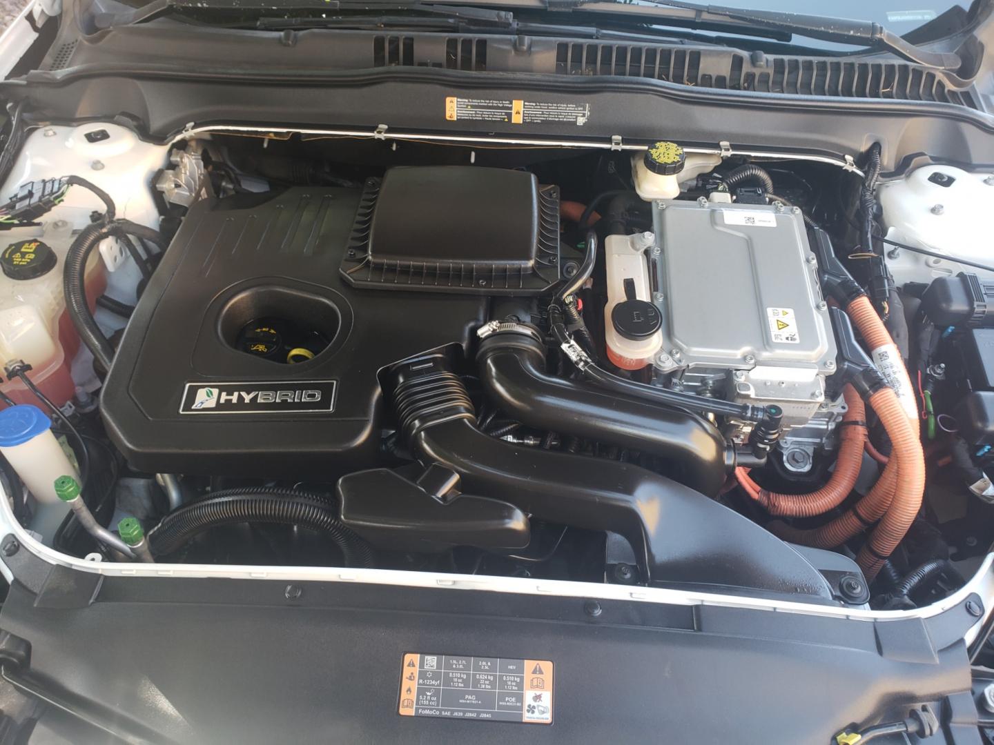 2017 WHITE /black Ford Fusion Hybrid SE hybrid (3FA6P0LUXHR) with an 2.4L L4 DOHC 16V engine, 6-Speed Automatic transmission, located at 323 E Dunlap Ave., Phoenix, AZ, 85020, (602) 331-9000, 33.567677, -112.069000 - Photo#19